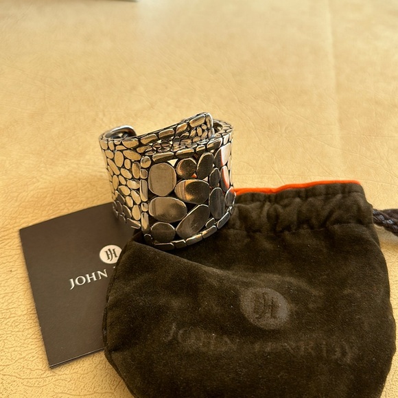 JOHN HARDY Kali Collection Sterling Silver Overlap Wide Cuff Bracelet - Picture 3 of 10